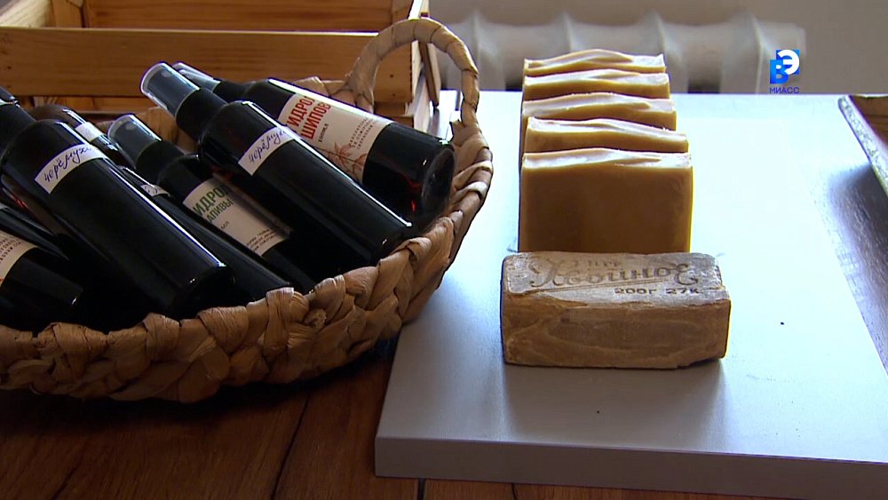 Мастерица создает натуральную косметику