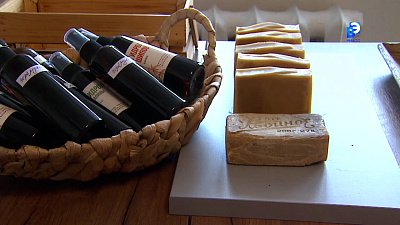 Мастерица создает натуральную косметику