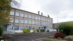 Ирина Гехт оценила капитальный ремонт школы под Челябинском