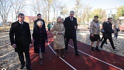 Ирина Гехт оценила капитальный ремонт школы под Челябинском