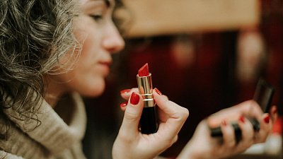 «Индекс губной помады»: продажи косметики в Челябинской области растут на фоне кризиса