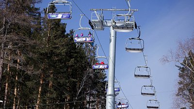 В Челябинской области горнолыжные курорты начали заснеживать трассы