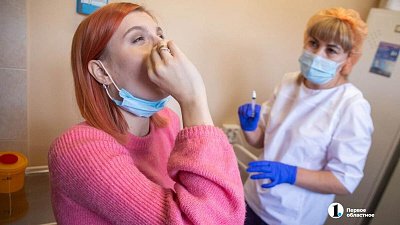 В Челябинской области вакцину от коронавируса теперь впрыскивают через нос