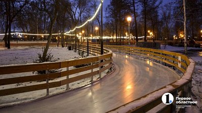 Открытый каток в челябинском парке Терешковой начали готовить к зиме