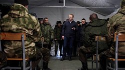 Алексей Текслер оценил условия палаточного лагеря для мобилизованных в Чебаркуле