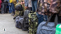 В чебаркульский центр подготовки из Челябинска отправились 68 «воинов света»