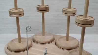 В Челябинске самозанятый создает деревянные приспособления для вязания