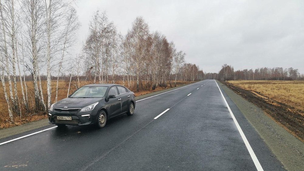 В Увельском районе с опережением графика ремонтируют важную региональную дорогу