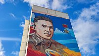 В Челябинске на многоэтажке появились граффити с изображением разведчика Николая Кузнецова