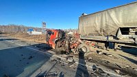 Водитель грузовика погиб при столкновении с фурой под Челябинском