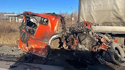 Водитель грузовика погиб при столкновении с фурой под Челябинском