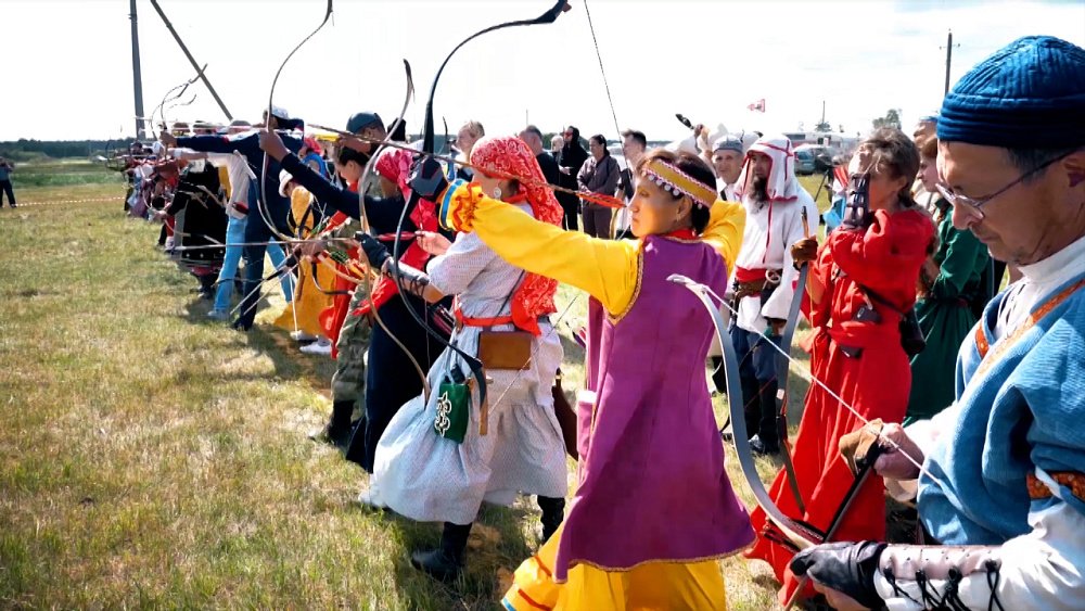 Самоцветы Урала: от стрельбы из лука до мокрого валяния