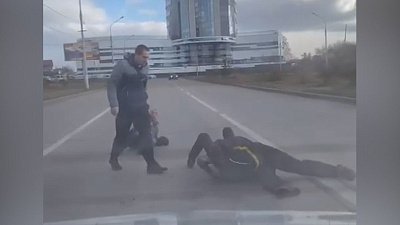 В Магнитогорске драка на проезжей части попала на видео