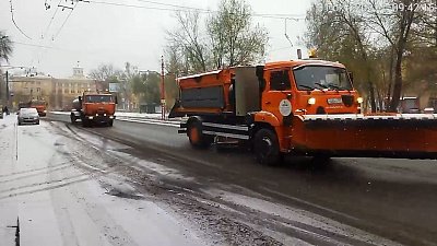 Улицы Челябинска очищают от снега