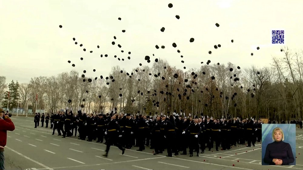 200 выпускников надели лейтенантские погоны