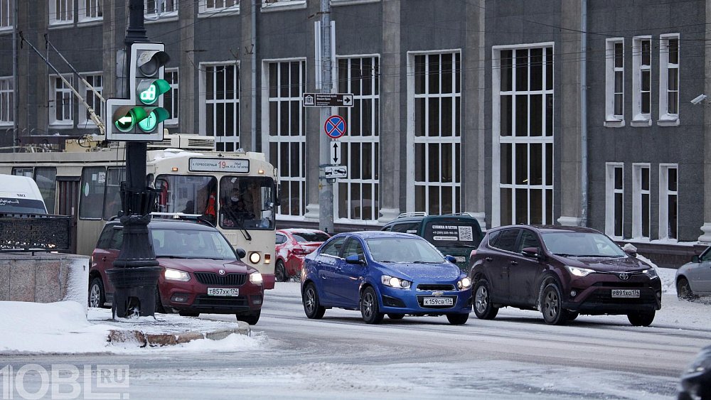 Российских водителей начнут штрафовать за летние покрышки зимой