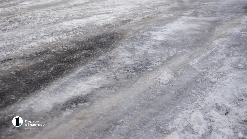 В Челябинске тротуары во дворах обработают реагентами