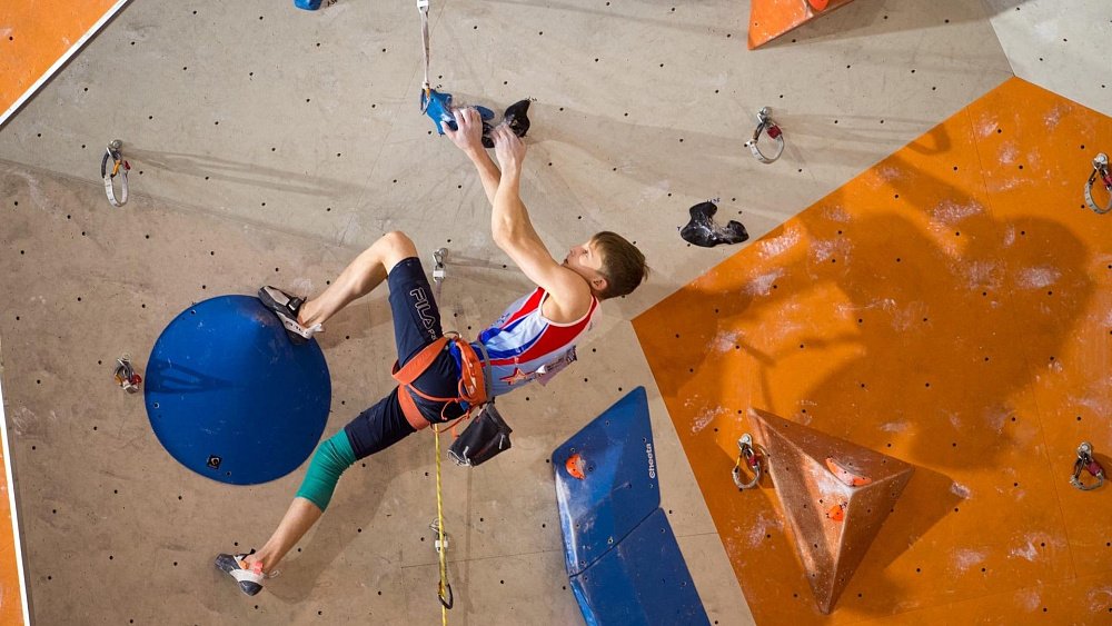 Скалолаз из Миасса стал победителем турнира «Невские вертикали»