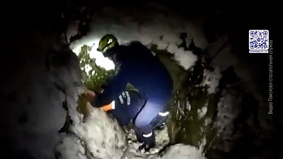 Спасатели вытащили туристов из пещеры