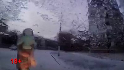 В Магнитогорске мама и ребенок попали под колеса автомобиля