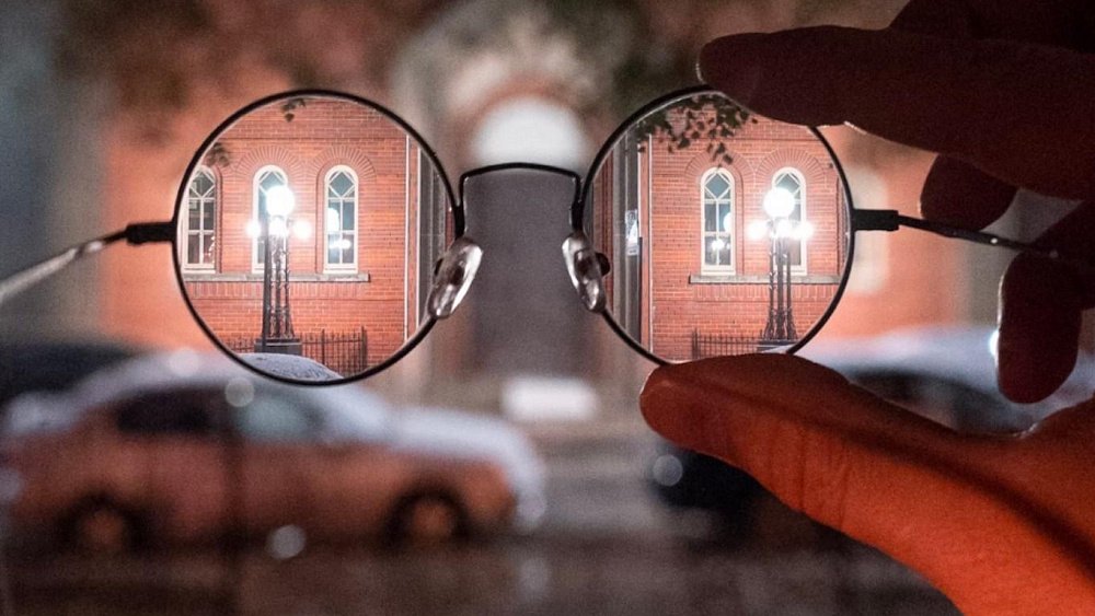 Признаки отслоения сетчатки глаза