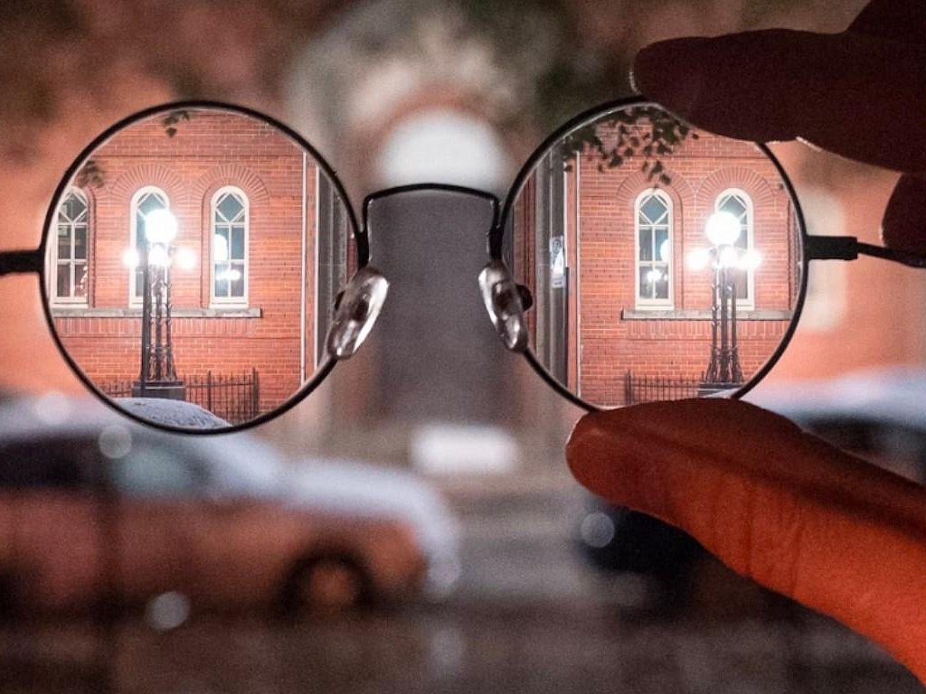 Признаки отслоения сетчатки глаза