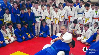 Дзюдоисты Юрий Степкин и Денис Ярцев дали мастер‑класс юным спортсменам в Челябинске