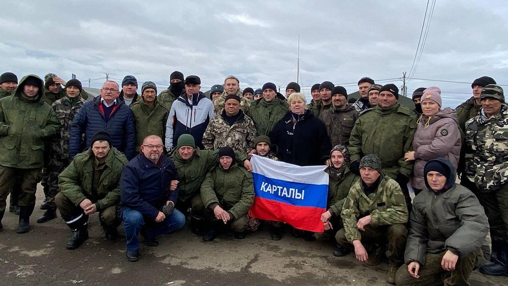 Делегация из Карталов доставила гуманитарную помощь в чебаркульский военный лагерь