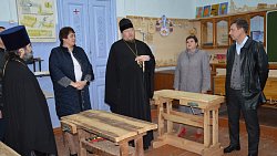 Пошивом балаклав и снудов для мобилизованных занялись в школе Челябинской области