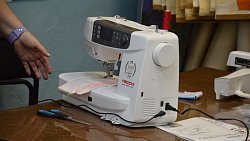 Пошивом балаклав и снудов для мобилизованных занялись в школе Челябинской области