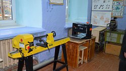 Пошивом балаклав и снудов для мобилизованных занялись в школе Челябинской области