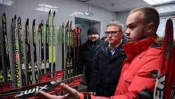 Алексей Текслер подарил лыжникам из Полетаево новый ратрак