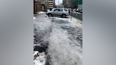Челябинцы жалуются на гололед на тротуарах