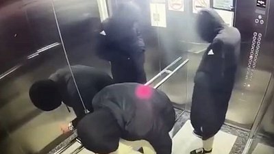 В Челябинске разыскивают молодых людей, подозреваемых в краже