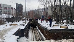 В Златоусте грузовик съехал в котлован и раздавил двоих рабочих