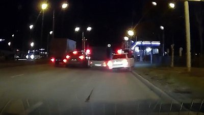 В Магнитогорске легковушка вылетела на газон