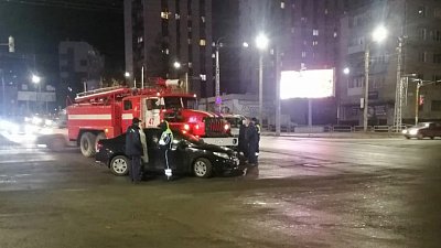 В Миассе пожарный автомобиль столкнулся с легковушкой