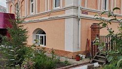 Столетняя библиотека в селе Бродокалмак переехала в исторический особняк