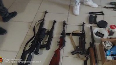 В Чесменском районе мужчина незаконно хранил и продавал оружие