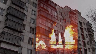 В Челябинске пожарный вытащил мужчину из горящей квартиры