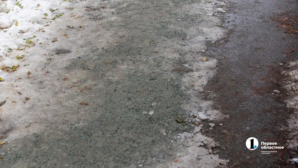 В Челябинске дороги обработают противогололедными реагентами