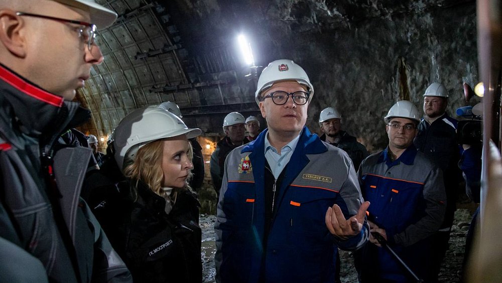 Губернатор Алексей Текслер спустился в челябинское метро и оценил сроки его строительства