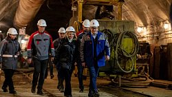 Губернатор Алексей Текслер спустился в челябинское метро и оценил сроки его строительства