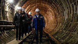 Губернатор Алексей Текслер спустился в челябинское метро и оценил сроки его строительства