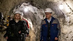 Губернатор Алексей Текслер спустился в челябинское метро и оценил сроки его строительства