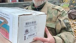 Ополченцы Донбасса поблагодарили бабушку из Варненского района за подаренные одеяла