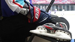 Хоккеисты челябинской школы имени Сергея Макарова получили новые клюшки и форму