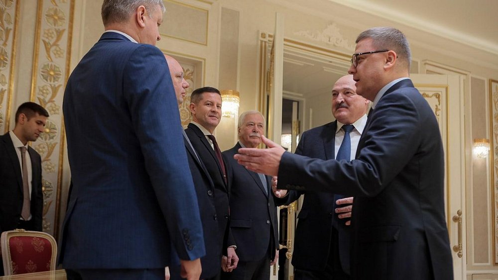 Белорусы поставят в Челябинскую область 300 тракторов