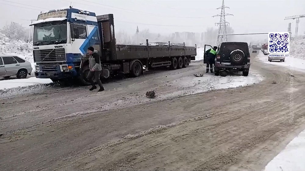 Учебная машина попала в тройное ДТП