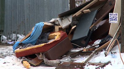 Пенсионерка превратила квартиру в мусорку